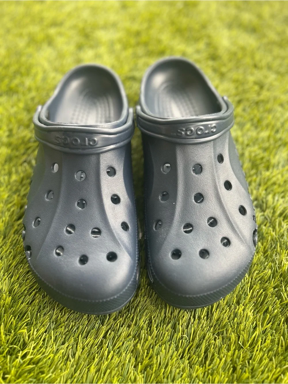 CROCS men’s  Classic Clog in Charcoal Grayi